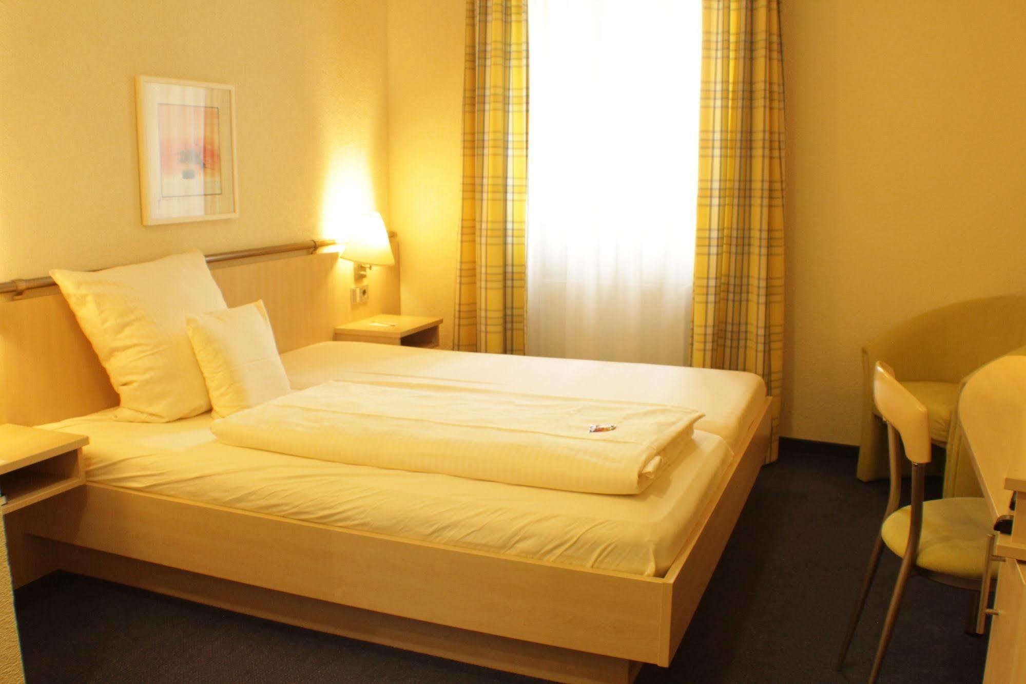Living & Serviced Apartments By Blauer Wolf Gunzenhausen Buitenkant foto